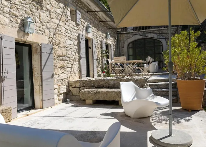 Superbe Mas Authentique Du Luberon Courroussouvo